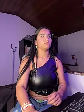 Snapshot of JazminTaylor chatting on February 18, 11:41 pm JazminTaylor online show from February 18, 11:41 pm