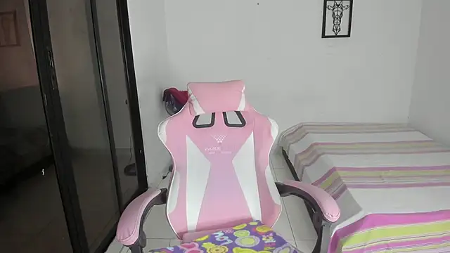 julinee smithh online show from February 15, 11:41 am