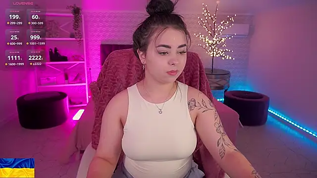 SusieWood online show from April 28, 9:09 pm