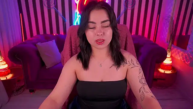 SusieWood online show from May 1, 7:40 pm