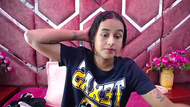 Snapshot of milly_print chatting on March 7, 9:29 am milly print online show from March 7, 9:29 am