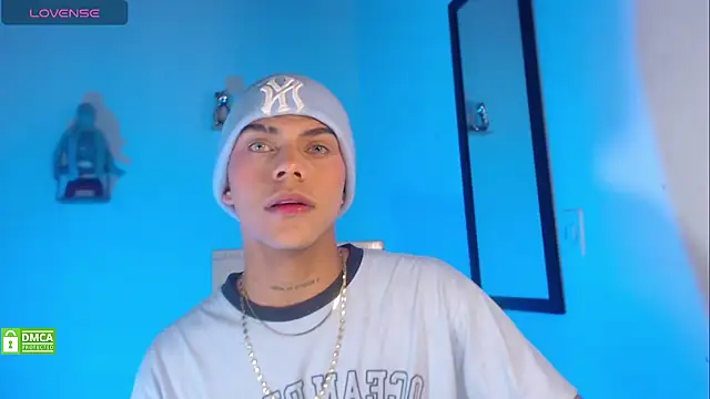 Snapshot of visaelX chatting on March 15, 8:15 am visaelX online show from March 15, 8:15 am