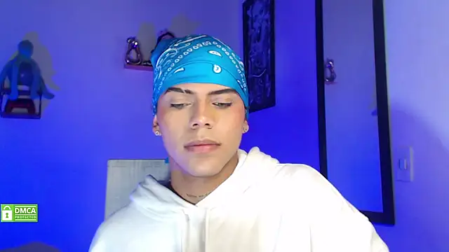 Snapshot of visaelX chatting on March 23, 4:49 am visaelX online show from March 23, 4:49 am