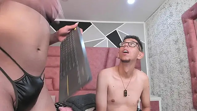 Snapshot of Derek_and_Skarlet chatting on January 16, 7:10 pm Derek and Skarlet online show from January 16, 7:10 pm