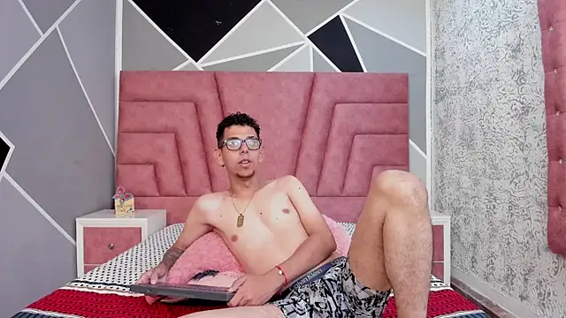 Snapshot of Derek_and_Skarlet chatting on January 25, 2:36 pm Derek and Skarlet online show from January 25, 2:36 pm