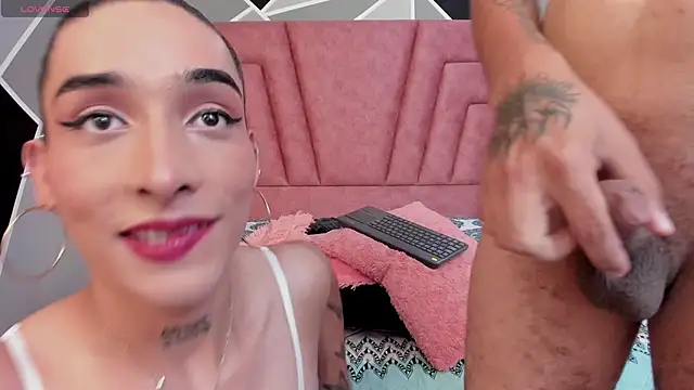 Snapshot of Derek_and_Skarlet chatting on February 5, 6:48 pm Derek and Skarlet online show from February 5, 6:48 pm