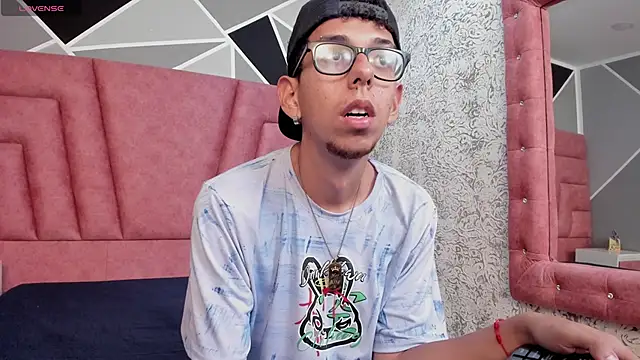 Snapshot of Derek_and_Skarlet chatting on February 7, 6:45 pm Derek and Skarlet online show from February 7, 6:45 pm