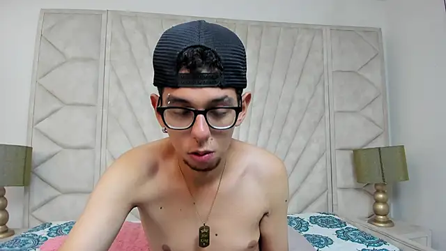 Snapshot of Derek_and_Skarlet chatting on February 21, 7:21 pm Derek and Skarlet online show from February 21, 7:21 pm