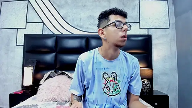 Snapshot of Derek_and_Skarlet chatting on March 10, 11:10 am Derek and Skarlet online show from March 10, 11:10 am