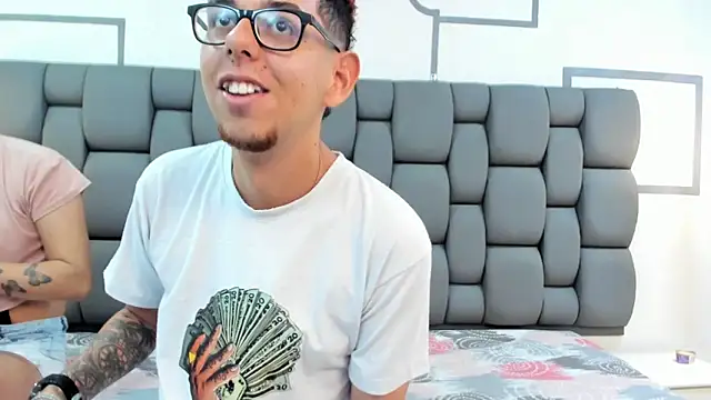 Snapshot of Derek_and_Skarlet chatting on September 10, 3:01 pm Derek and Skarlet online show from September 10, 3:01 pm