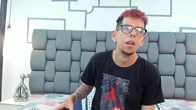 Snapshot of Derek_and_Skarlet chatting on September 11, 6:08 pm Derek and Skarlet online show from September 11, 6:08 pm