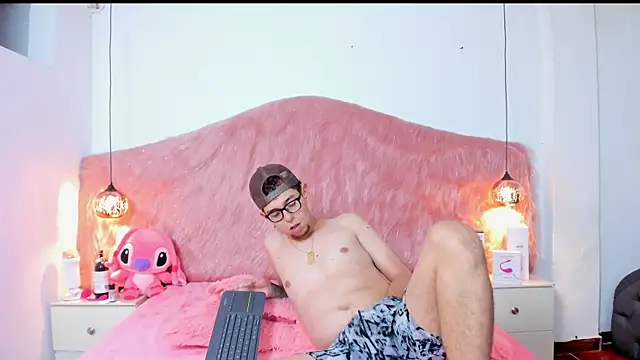 Snapshot of Derek_and_Skarlet chatting on November 4, 7:57 pm Derek and Skarlet online show from November 4, 7:57 pm