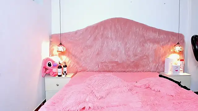 Snapshot of Derek_and_Skarlet chatting on November 28, 3:04 pm Derek and Skarlet online show from November 28, 3:04 pm