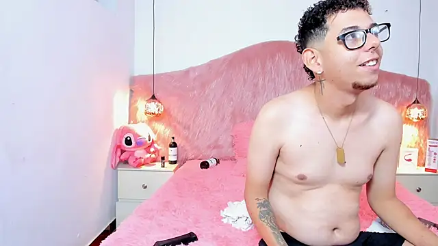 Snapshot of Derek_and_Skarlet chatting on November 29, 3:04 pm Derek and Skarlet online show from November 29, 3:04 pm