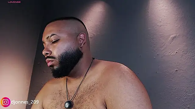 Snapshot of DilanJonnes_ chatting on March 13, 7:09 pm DilanJonnes online show from March 13, 7:09 pm