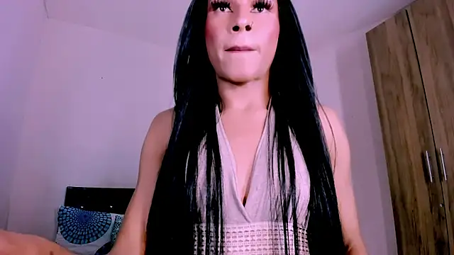 carolinemiller7 online show from July 18, 2:05 am