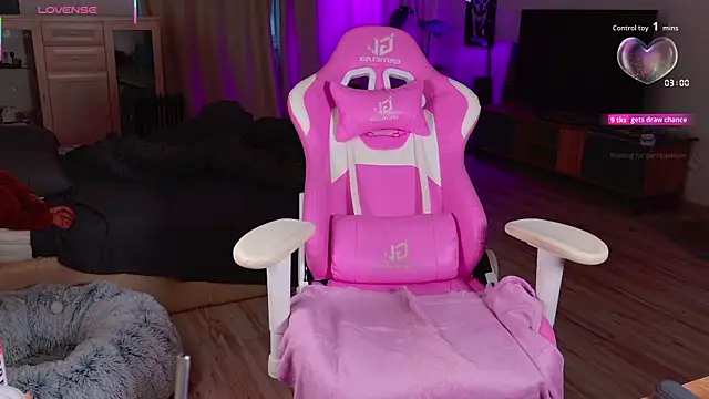 Snapshot of _enternity_ chatting on November 18, 10:20 am enternity online show from November 18, 10:20 am