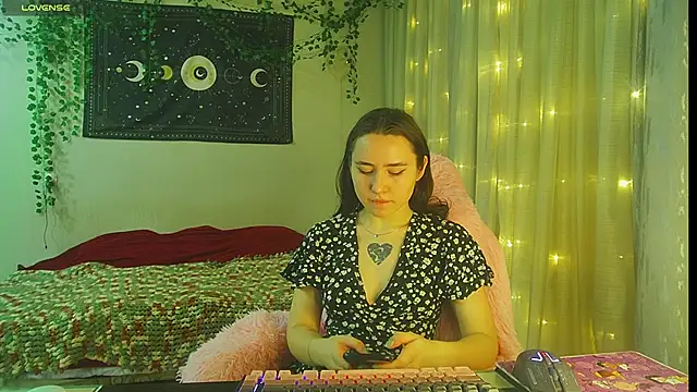 Snapshot of Aurora_workerr chatting on December 21, 11:06 am Aurora workerr online show from December 21, 11:06 am