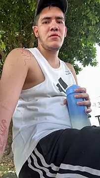 Snapshot of hellofmike chatting on December 15, 1:59 pm hellofmike online show from December 15, 1:59 pm