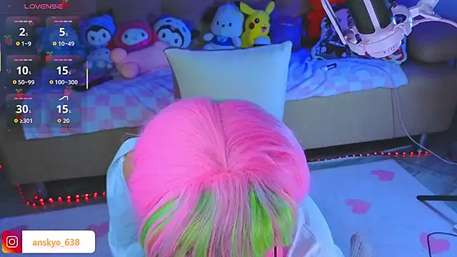 Snapshot of AnngelaSkye chatting on October 30, 6:15 am AnngelaSkye online show from October 30, 6:15 am