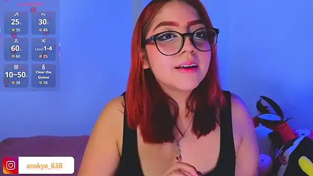 Snapshot of AnngelaSkye chatting on November 19, 4:45 am AnngelaSkye online show from November 19, 4:45 am