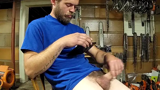 Snapshot of Bigoleslong98765 chatting on November 9, 6:23 am Bigoleslong98765 online show from November 9, 6:23 am