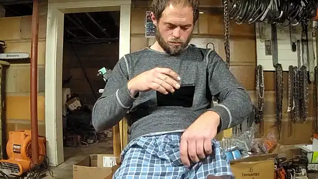 Snapshot of Bigoleslong98765 chatting on November 19, 6:46 am Bigoleslong98765 online show from November 19, 6:46 am