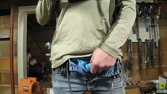 Snapshot of Bigoleslong98765 chatting on November 20, 3:45 pm Bigoleslong98765 online show from November 20, 3:45 pm