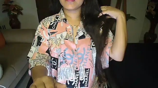 Most-Beautiful-Queen online show from February 24, 6:26 pm