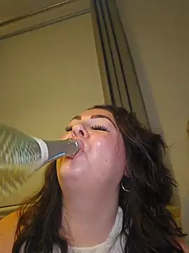 Snapshot of Britishbella chatting on February 22, 1:29 am Britishbella online show from February 22, 1:29 am