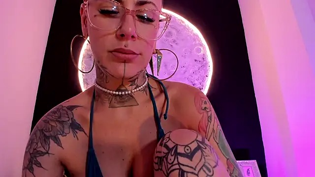 GinebraaFox  online show from February 13, 6:05 pm