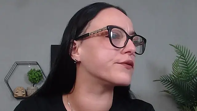 IzabelllNoir online show from May 3, 9:04 am