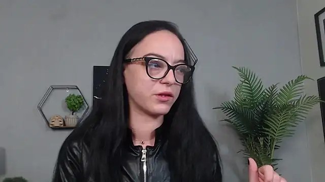 Snapshot of IzabelllNoir chatting on May 10, 7:57 am IzabelllNoir online show from May 10, 7:57 am