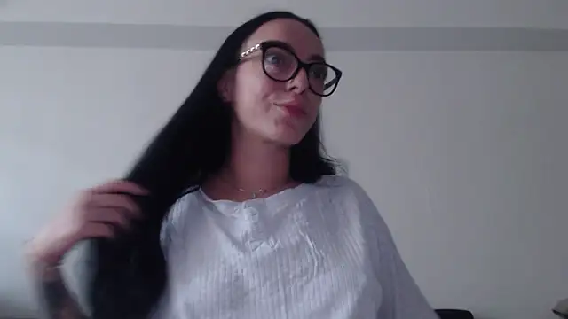 Snapshot of IzabelllNoir chatting on June 2, 8:49 am IzabelllNoir online show from June 2, 8:49 am