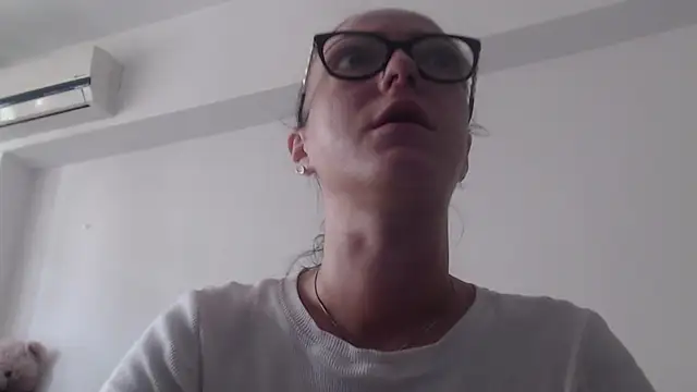 Snapshot of IzabelllNoir chatting on June 8, 8:15 am IzabelllNoir online show from June 8, 8:15 am