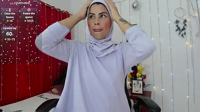 AishaAmin  online show from November 24, 12:27 pm