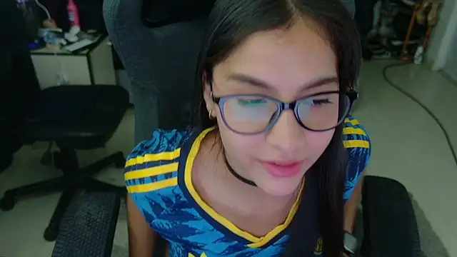 Snapshot of Lucy_Fer5 chatting on July 3, 3:07 pm Lucy Fer5 online show from July 3, 3:07 pm
