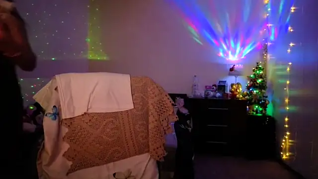 Snapshot of YourDreamLoverr chatting on December 17, 12:27 am YourDreamLoverr online show from December 17, 12:27 am