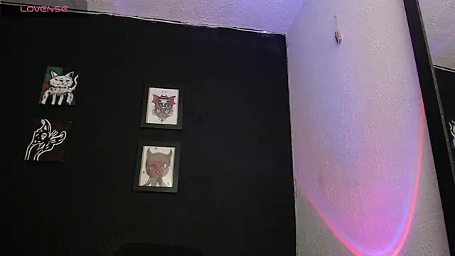 Snapshot of niakat_ chatting on January 10, 9:23 am niakat online show from January 10, 9:23 am