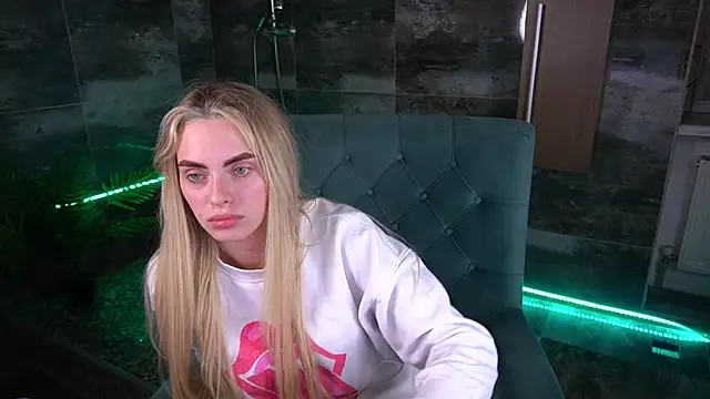 Snapshot of ChloeBrightt chatting on November 11, 8:31 pm ChloeBrightt online show from November 11, 8:31 pm