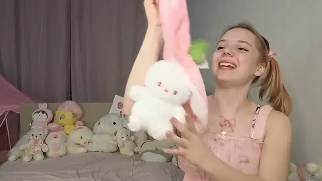 PrincessLittleKiki online show from July 16, 8:04 pm