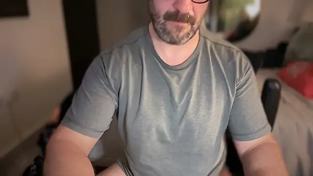 Snapshot of Mr_Beef chatting on November 28, 7:05 pm Mr Beef online show from November 28, 7:05 pm