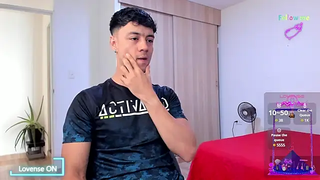 Snapshot of Sebastian-Dash chatting on December 24, 6:50 pm Sebastian-Dash online show from December 24, 6:50 pm