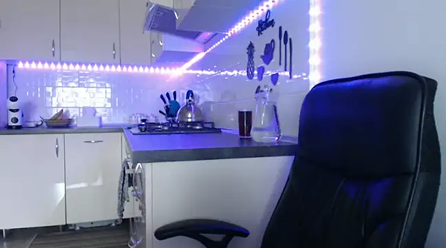  JustmeHere  online show from February 27, 10:15 am