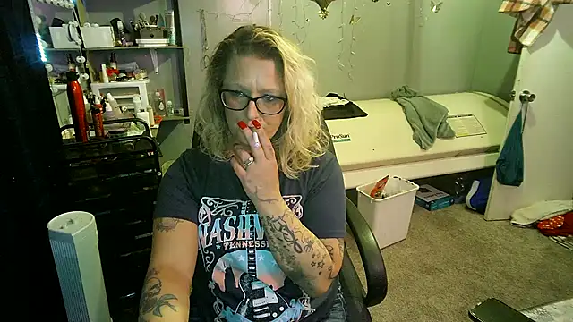 Lisalovely6981 online show from February 20, 10:59 pm