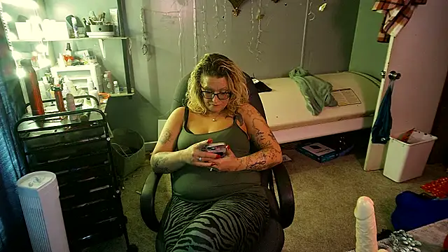 Lisalovely6981 online show from February 21, 8:16 pm