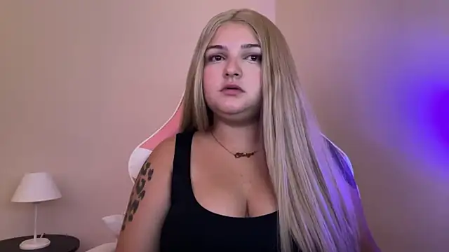 SweetPaige  online show from March 6, 11:31 pm