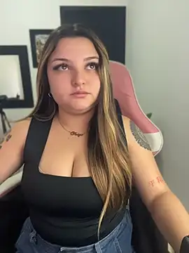 Snapshot of SweetPaige_ chatting on June 28, 1:06 pm SweetPaige online show from June 28, 1:06 pm