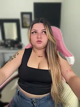 Snapshot of SweetPaige_ chatting on July 19, 11:14 am SweetPaige online show from July 19, 11:14 am