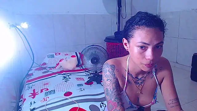 Snapshot of harry_lia_ chatting on May 14, 9:21 pm harry lia online show from May 14, 9:21 pm
